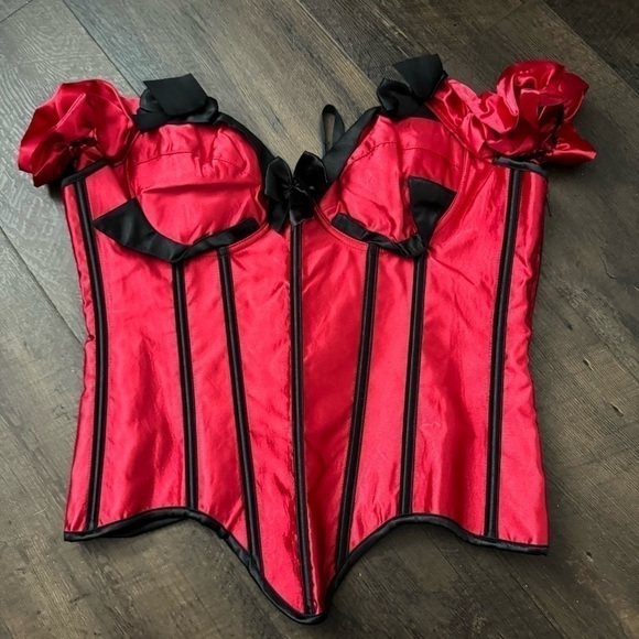 Red &  black gothic style boned corset with ribbon and frilly details M - Picture 3 of 6